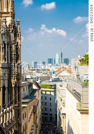 White marble statues on roof of Duomo di Milano Cathedral, Italy 84023304