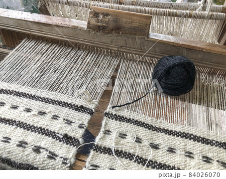 black skein on a manual carpet loom 84026070