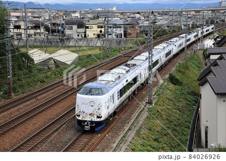 京都発関空行き 複々線名東海道本線 名神クロスを快走 特急はるか 京都発関空行き 複々線名東海道本線 名神クロスを快走 特急はるか 84026926
