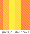 黄色とオレンジの斜めストライプと縦ストライプの背景 84027473