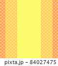 黄色とオレンジの水玉（ドット）と縦ストライプと無地のコピースペースの背景 84027475