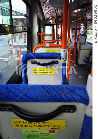 路線バスの車内 84029901