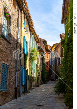 French village of Grimaud with narrow streets on sunny fall day 84030387