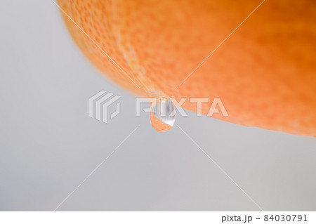 滴 透明 拡大 84030791