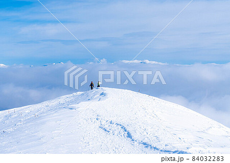 【冬素材】積雪期唐松岳登山風景【長野県】 84032283