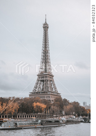 Autumn Eiffel Tower in Paris, near the River Seine 84032323
