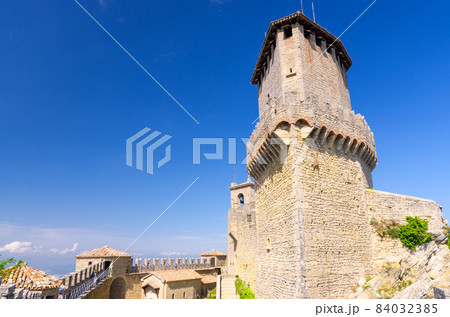 Prima Torre Guaita first medieval tower with stone brick fortress wall with merlons on Mount Titano rock Prima Torre Guaita first medieval tower with stone brick fortress wall with merlons on Mount Titano rock 84032385