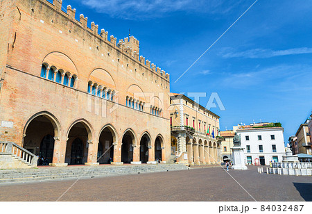 Palazzo dell'Arengo palace building with arches and Pope Paul V statue on Piazza Cavour square Palazzo dell'Arengo palace building with arches and Pope Paul V statue on Piazza Cavour square 84032487