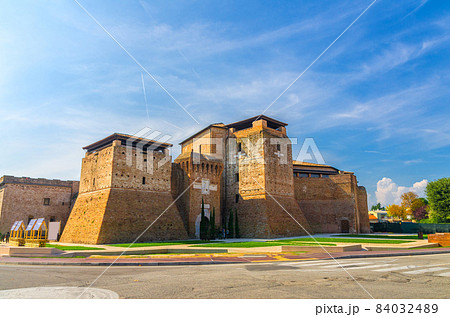 Castel Sismondo brick castle with tower on Piazza Malatesta square in old historical touristic city centre Rimini with blue sky background, Emilia-Romagna, Italy 84032489