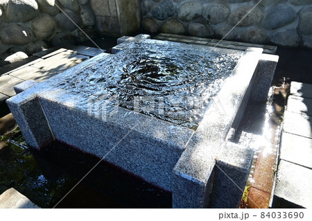 水都の自噴水と湧水 84033690
