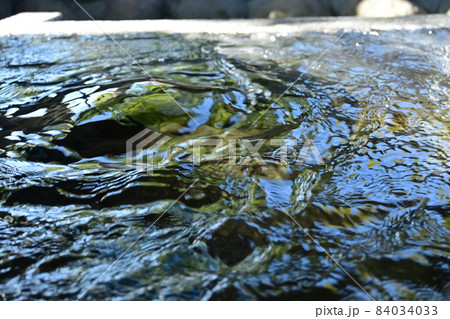 水都の自噴水と豊富な湧き水 84034033