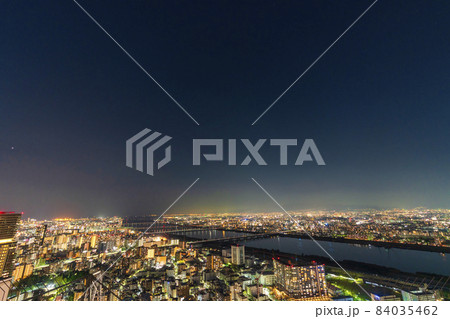 晴れた大阪の夜景　梅田から撮影 84035462