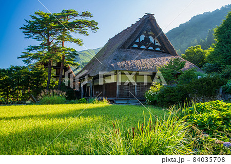 岐阜　世界遺産　白川郷の町並み 84035708