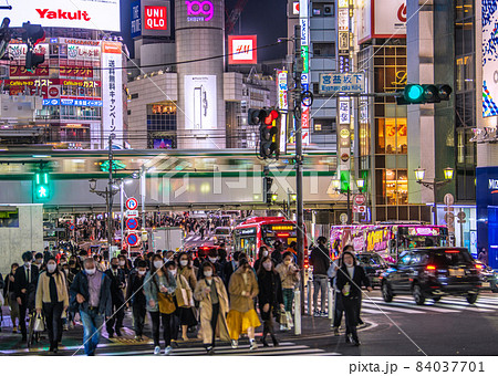日本の東京都市景観 再び感染拡大の予兆…渋谷は脅威の人流…新たな動線が…奥はス交差点=11月17日 日本の東京都市景観 再び感染拡大の予兆…渋谷は脅威の人流…新たな動線が…奥はス交差点=11月17日 84037701