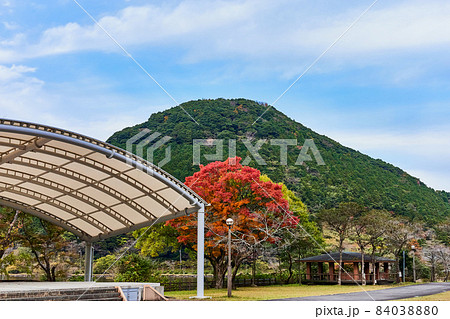 藺牟田池自然公園の紅葉と飯盛山 藺牟田池自然公園の紅葉と飯盛山 84038880