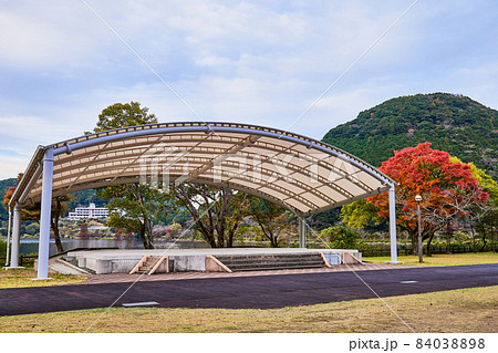 藺牟田池自然公園の紅葉と飯盛山 藺牟田池自然公園の紅葉と飯盛山 84038898