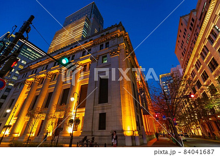東京 中央区 日本橋の都市風景 三井本館の夜景 東京 中央区 日本橋の都市風景 三井本館の夜景 84041687