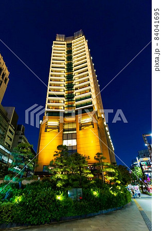東京　千代田区　有楽町の都市風景　ザ・ペニンシュラ東京の夜景 84041695