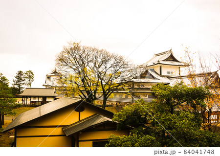石川県の白いお城　金沢城 84041748