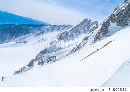雪山登山風景 冬の千畳敷カール【長野県】 雪山登山風景 冬の千畳敷カール【長野県】 84042351