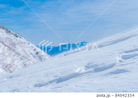 雪山登山風景 冬の千畳敷カール【長野県】 雪山登山風景 冬の千畳敷カール【長野県】 84042354