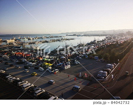 青森県八戸市館鼻岸壁朝市 84042732