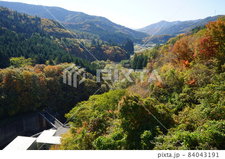 秋の早池峰ダムからの風景 秋の早池峰ダムからの風景 84043191
