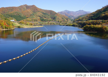 秋の早池峰ダムからの風景 秋の早池峰ダムからの風景 84043192