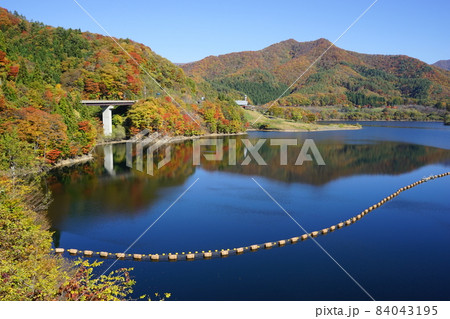秋の早池峰ダムからの風景 秋の早池峰ダムからの風景 84043195