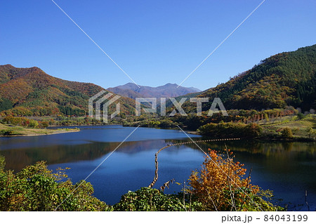 秋の早池峰ダムからの風景 秋の早池峰ダムからの風景 84043199