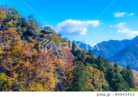 紅葉の山寺　釈迦堂（山形県山形市） 84043413