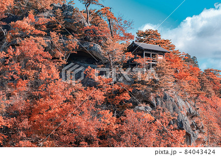 紅葉の山寺　釈迦堂（山形県山形市） 84043424