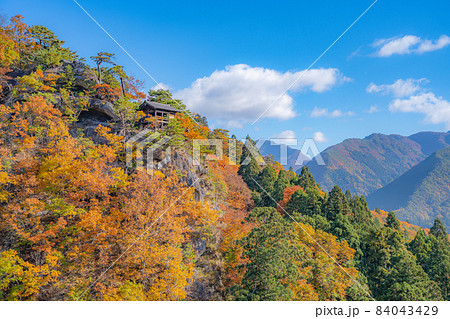 紅葉の山寺　釈迦堂（山形県山形市） 84043429