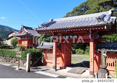 関ケ原古戦場の東首塚の唐門と供養塔 84043565