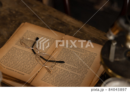 古本とメガネ　アンティーク部屋 84043897