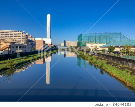 東京板橋・高島平を流れる新河岸川 東京板橋・高島平を流れる新河岸川 84044102