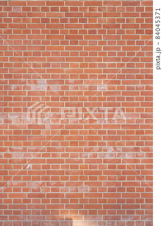 【背景素材】古いレンガ壁 84045371