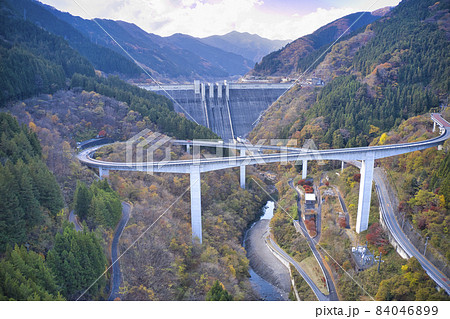 美しい雷電廿六木橋(らいでんとどろきばし)と滝沢ダム 埼玉県秩父市(ドローンによる空撮) 美しい雷電廿六木橋(らいでんとどろきばし)と滝沢ダム 埼玉県秩父市(ドローンによる空撮) 84046899