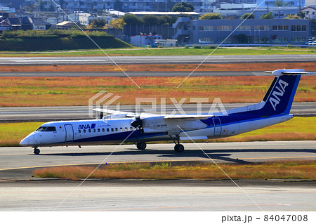 大阪国際空港 ANA ボンバルディア DHC8-Q400 プロペラ機 タキシング 大阪国際空港 ANA ボンバルディア DHC8-Q400 プロペラ機 タキシング 84047008