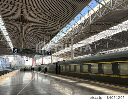 【中国・上海】上海駅のホーム 84051205