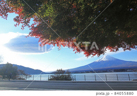 富士山と紅葉 84055880