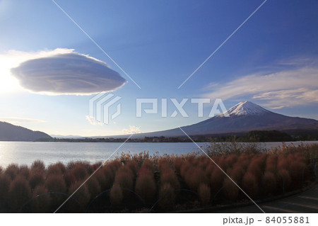 富士山と傘雲 84055881
