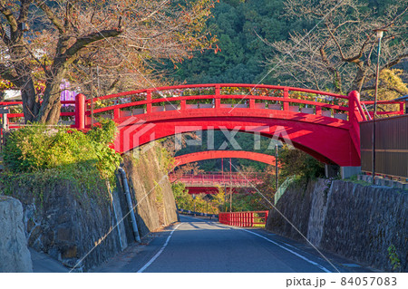 ながめ公園　高津戸橋　渡良瀬渓谷　紅葉はじめ　秋の風景 84057083