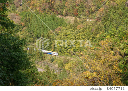【引退】スイッチバックを出雲坂根駅へと行く木次線トロッコ列車奥出雲おろち号　島根県仁多郡奥出雲町 84057711