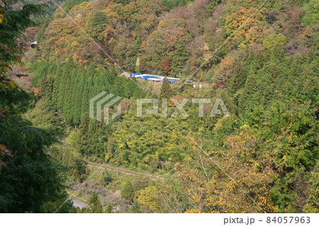 【引退】スイッチバックを三井野原駅へ行く木次線トロッコ列車奥出雲おろち号5　島根県仁多郡奥出雲町 84057963