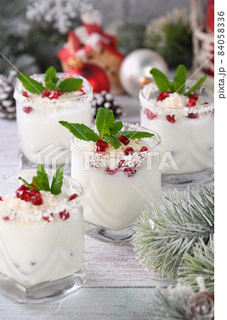 White Christmas mojito 84058336