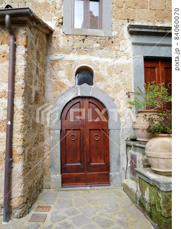 イタリア　チヴィタディバニョレージョのドア 84060070