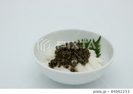 長芋の千切り とんぶり添え 長芋の千切り とんぶり添え 84062253