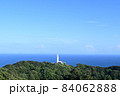 青空に白い灯台のある岬(鶴御崎灯台) 84062888