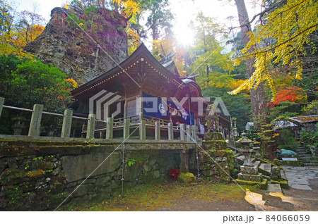 福岡県添田町の英彦山中腹にある紅葉名所高住神社 84066059